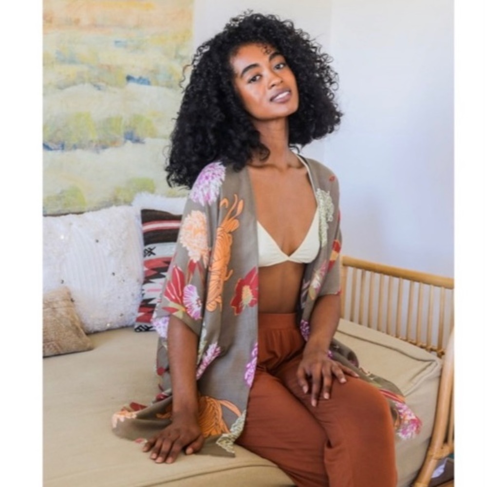 NEW Taupe Floral Flower Bohemian Print Motif Kimono Wrap Coverup 🎉